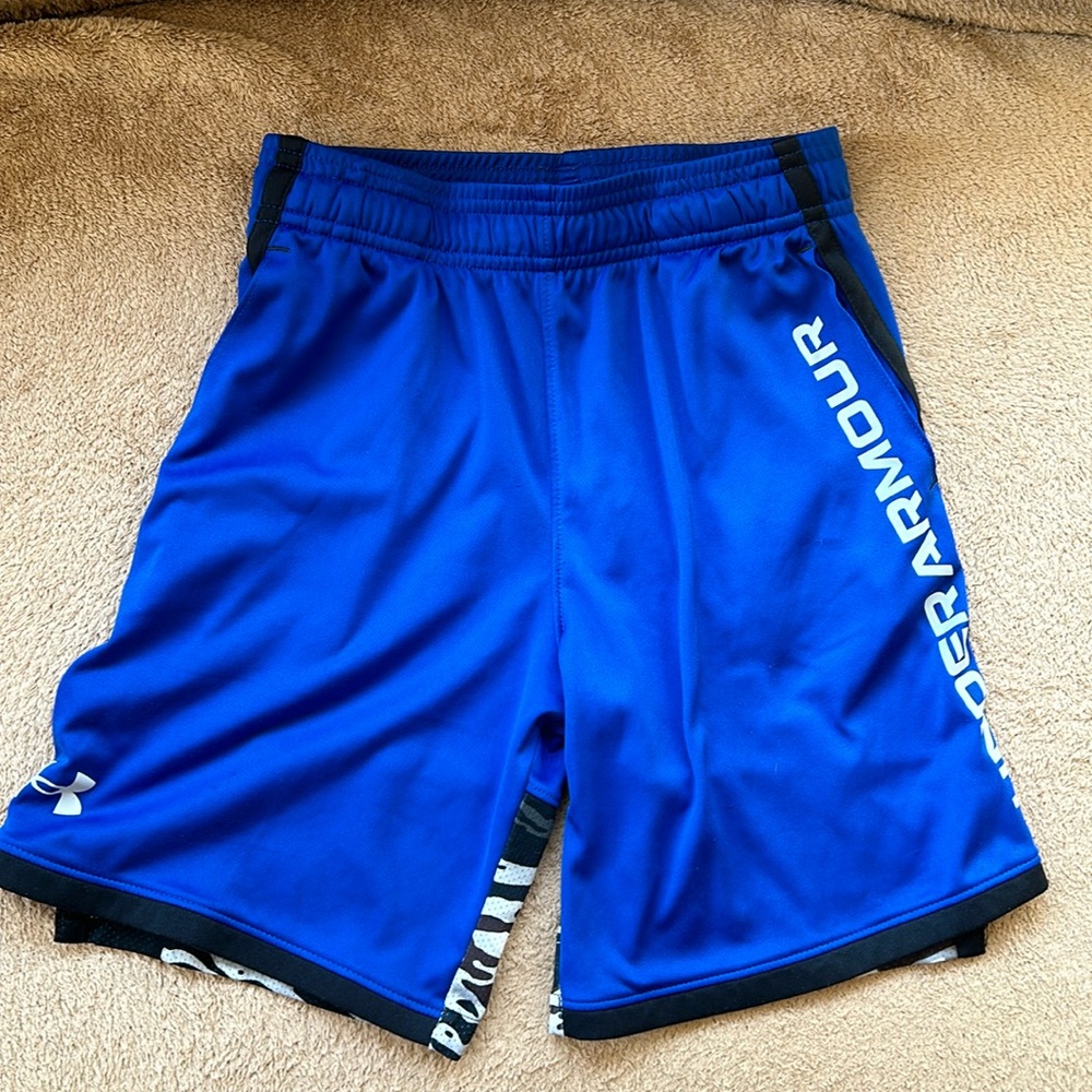 Under armour shorts (YM)